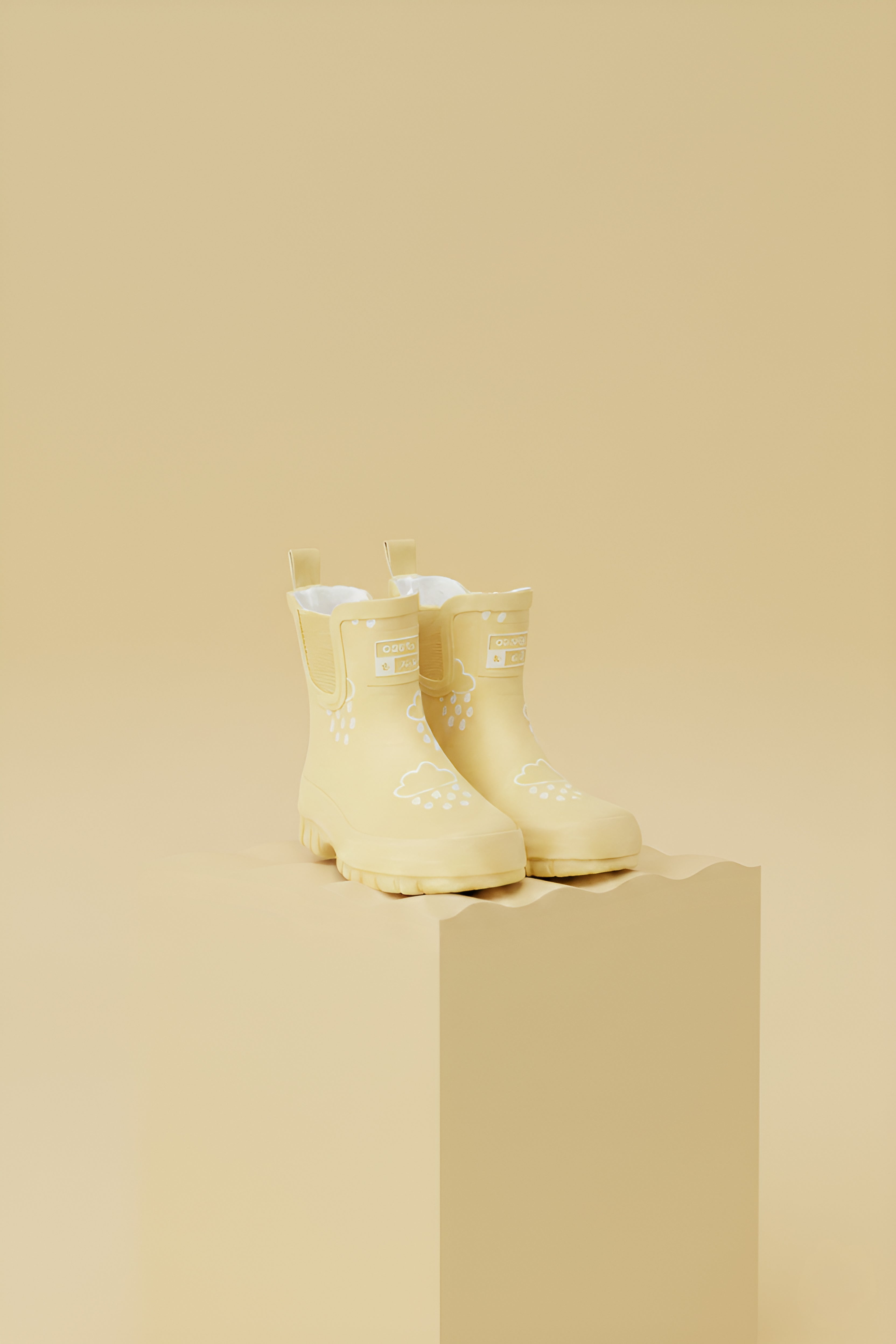 Buttermilk Yellow Colour-Changing Chunky Sole Shortie Welly